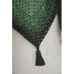 Châle triangulaire crocheté...