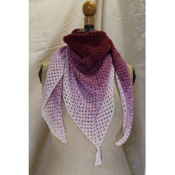 Handgehäkelter Dreiecksschal