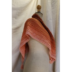 Handgehäkelter Dreiecksschal